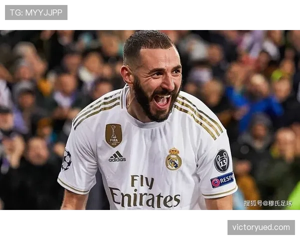 本泽马与伊布终结效率差异如何推动锋线多点参与体系演变